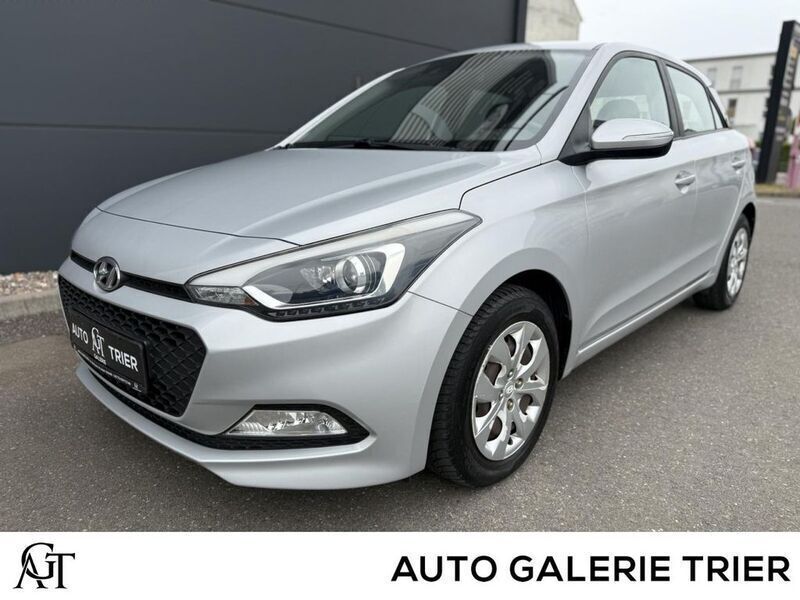 Silber Gebraucht 2016 Hyundai i20 Passion Limousine | 8.980 € (Fairer Preis) - Bild 1/4