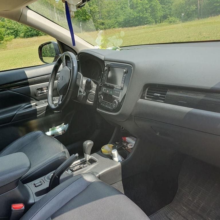 Second-hand Mitsubishi Outlander 150 CP (110 kW) 2016 Roșu SUV