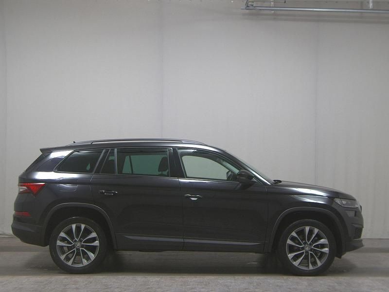 Schwarz Gebraucht 2022 Skoda Kodiaq Tour SUV | 26.980 € (Superpreis) - Bild 1/4