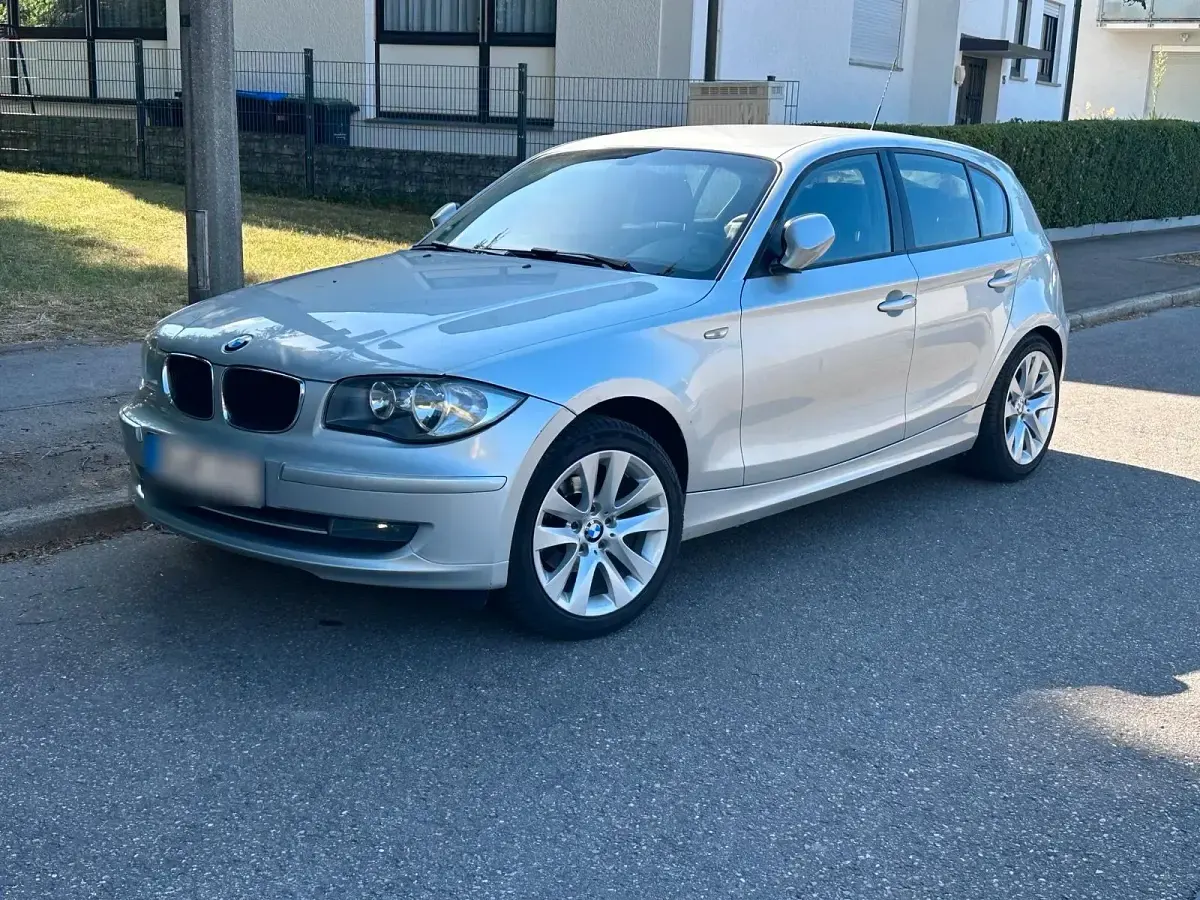 Gebraucht BMW 116 122 PS (89 kW) 2010 Grau Kleinwagen