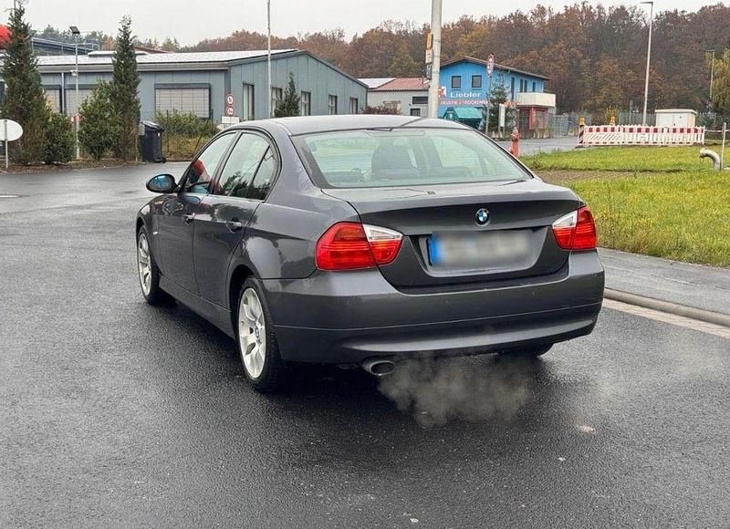 Gebraucht BMW 318 143 PS (105 kW) 2008 Grau Limousine