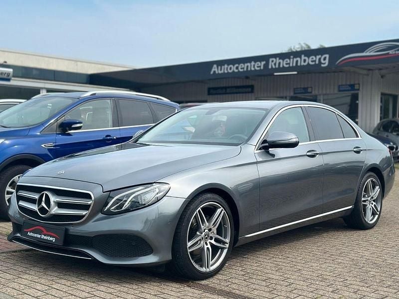 Grau Gebraucht 2018 Mercedes E220 Limousine | 25.000 € (Fairer Preis) - Bild 1/4