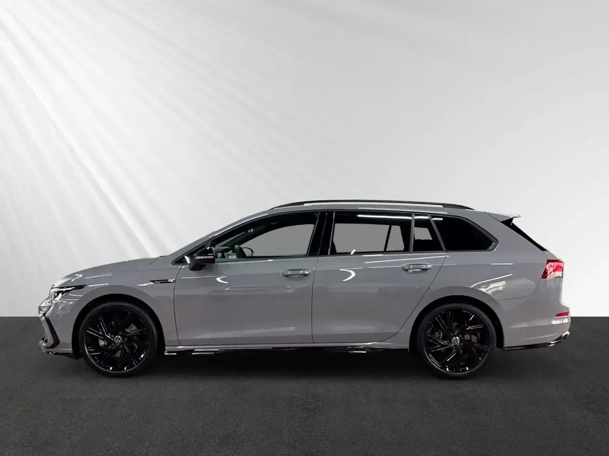 Gebraucht VW Golf VIII R-line 150 PS (110 kW) 2024 Mondsteingrau (grau) Kombi