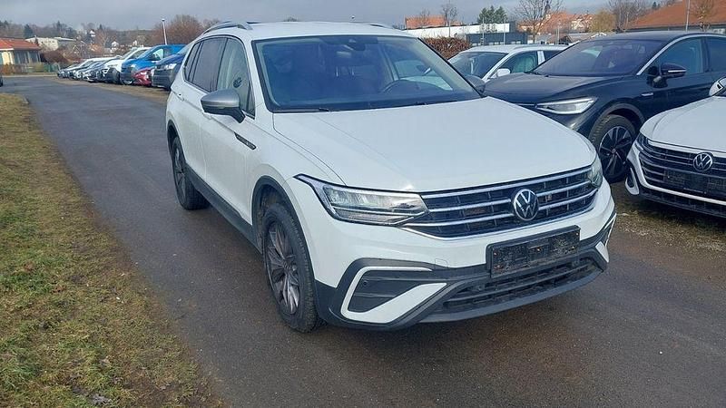 Gebraucht VW Tiguan Allspace 150 PS (110 kW) 2022 Weiß SUV
