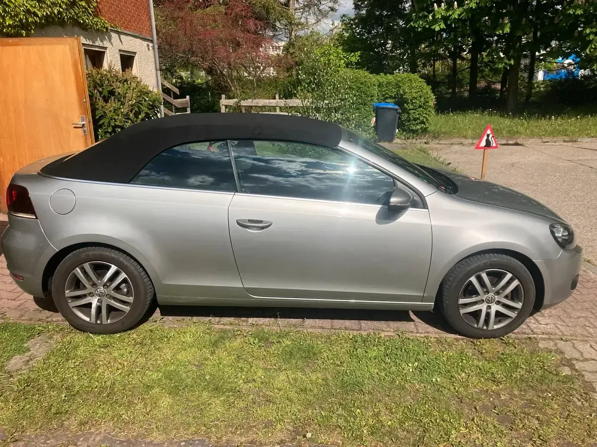 Gebraucht VW Golf Highline 105 PS (77 kW) 2011 Silber Cabrio