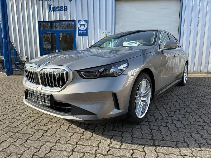 Gebraucht BMW i5 Sport Line 250 kW (340 PS) 2024 Grau Limousine