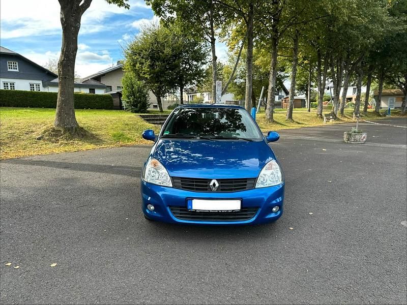 Blau Gebraucht 2010 Renault Clio II Kleinwagen | 2.190 € - Bild 1/4