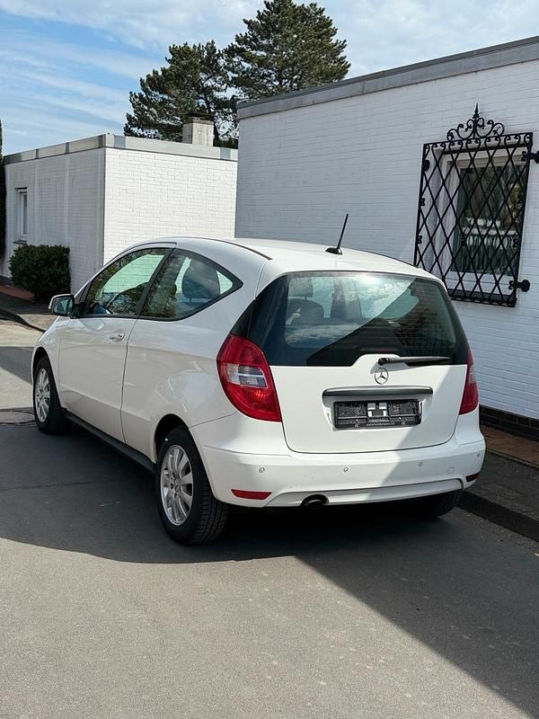 Gebraucht Mercedes A150 90 PS (66 kW) 2009 Weiß Kleinwagen