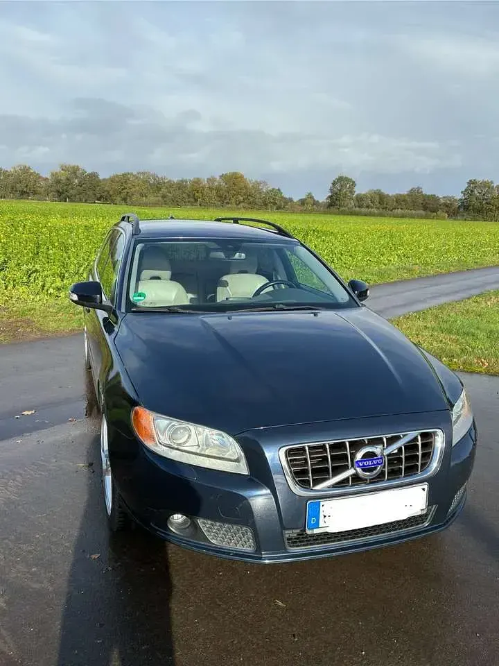 Używany Volvo V70 175 KM (128 kW) 2009 Niebieski Kombi