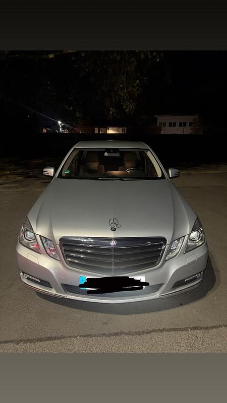 Silber Gebraucht 2009 Mercedes E350 Limousine | 18.500 € - Bild 1/4