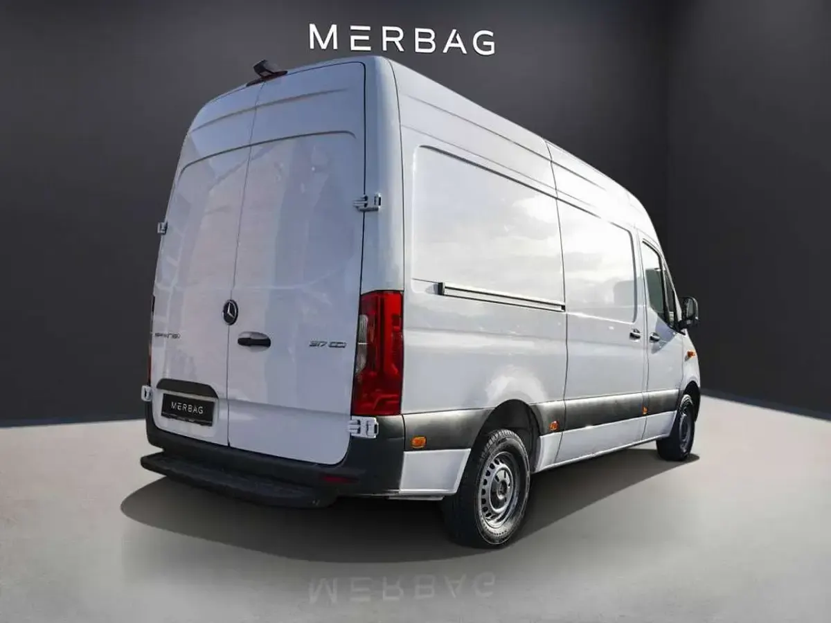 Używany Mercedes Sprinter 170 KM (125 kW) 2023 Biały Van
