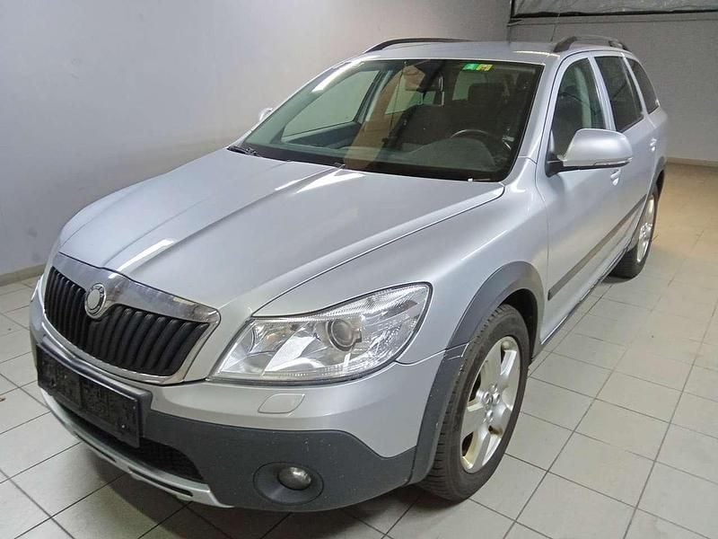 Silber Gebraucht 2010 Skoda Octavia Scout Scout 4x4 Kombi | 3.700 € (Superpreis) - Bild 1/4