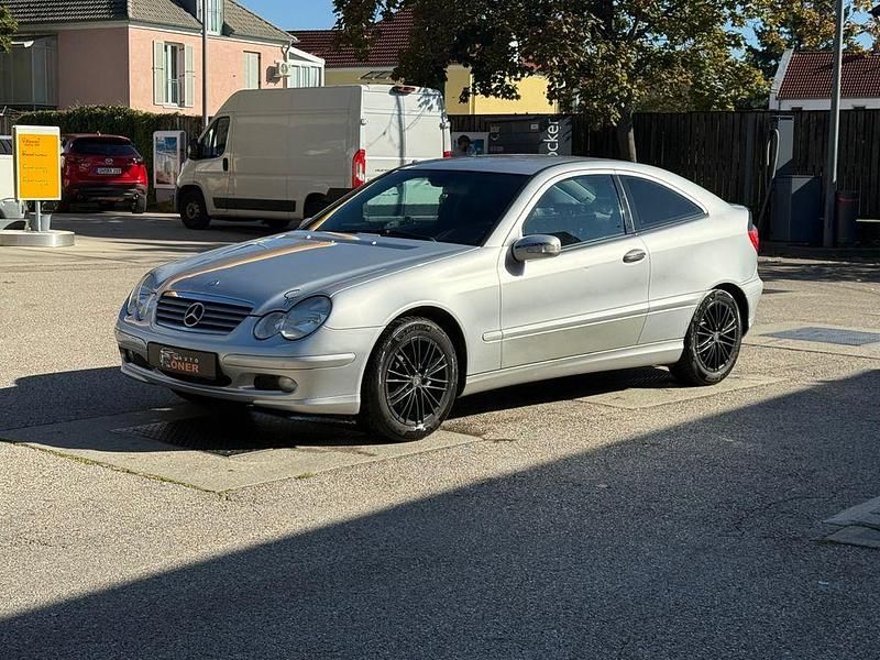 Gebraucht Mercedes C180 143 PS (105 kW) 2003 Brillantsilber  metalliclack Coupé