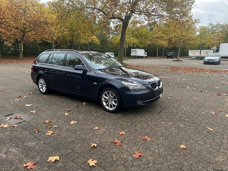 Blau Gebraucht 2010 BMW 520 Kombi | 3.999 € (Superpreis) - Bild 1/4