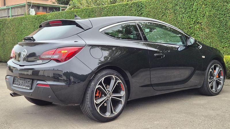 Gebraucht Opel Astra GTC 179 PS (131 kW) 2012 Schwarz Limousine
