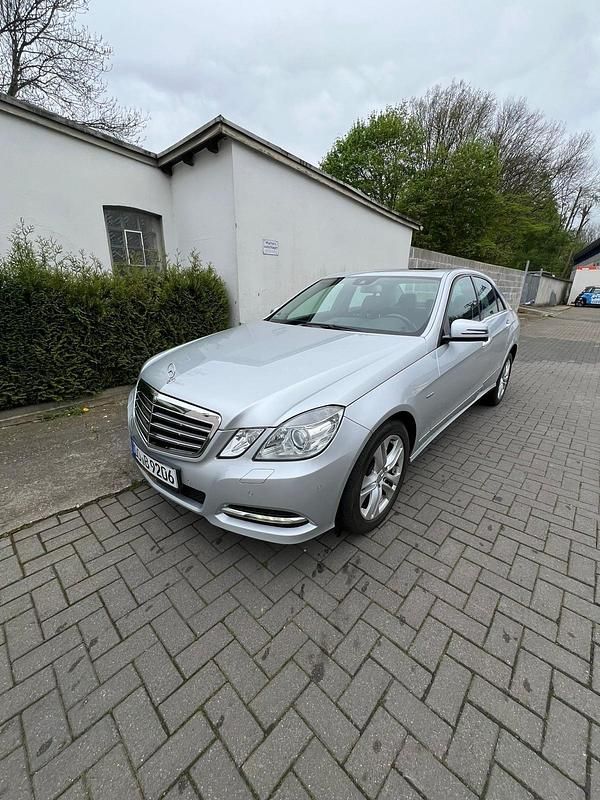 Gebraucht Mercedes E220 170 PS (125 kW) 2011 Grau Limousine