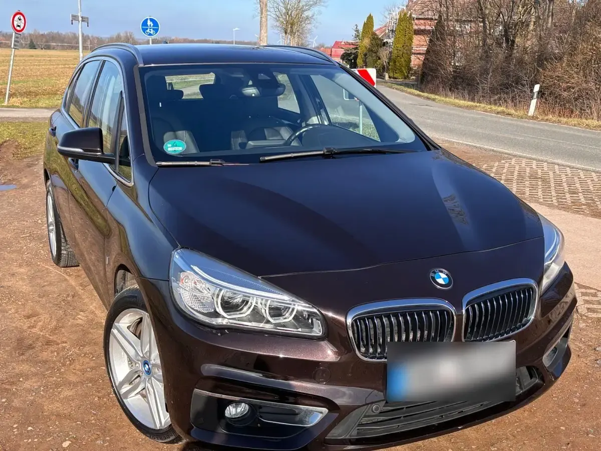Gebraucht BMW 225 Active Tourer iPerformance 224 PS (164 kW) 2017 Braun Van / Kleinbus
