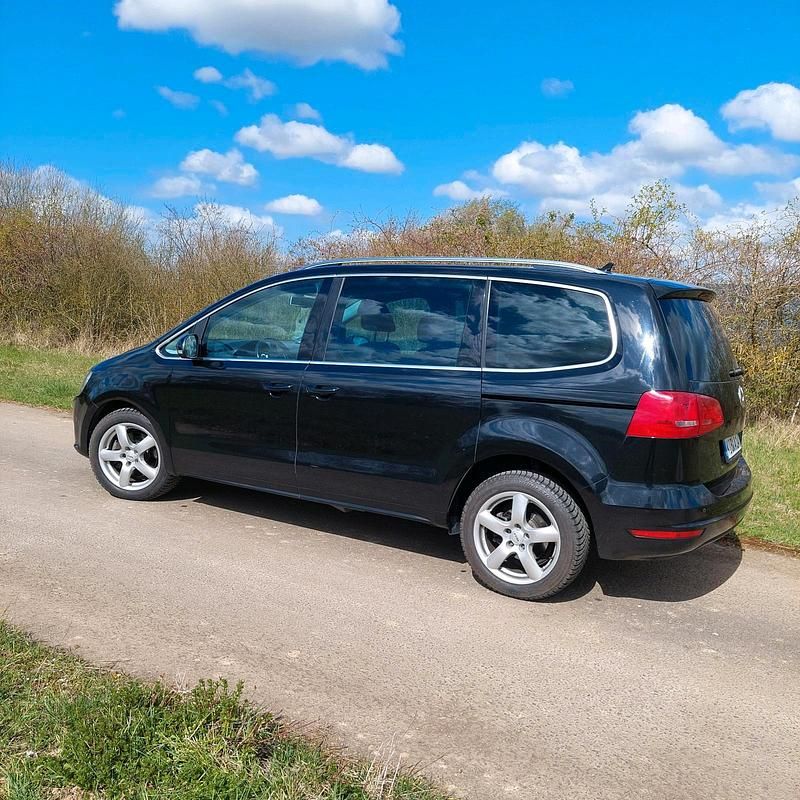 Second-hand VW Sharan 170 CP (125 kW) 2011 Monovolum