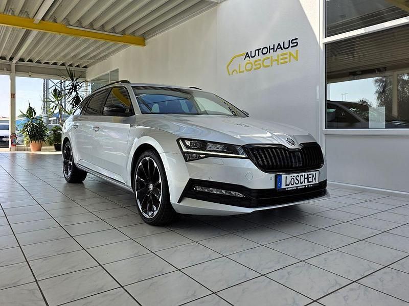 Silber Gebraucht 2022 Skoda Superb SportLine Kombi | 31.990 € (Fairer Preis) - Bild 1/4