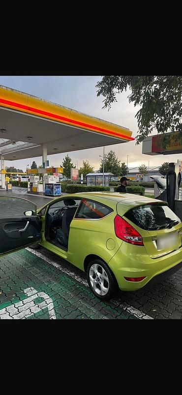 Gebraucht Ford Fiesta 95 PS (69 kW) 2010 Andere farben Kleinwagen