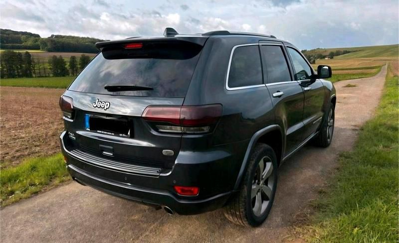 Gebraucht Jeep Grand Cherokee Overland 250 PS (183 kW) 2016 Schwarz SUV