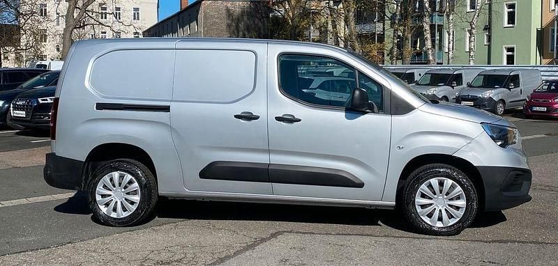 Używany Opel Combo Selection 102 KM (75 kW) 2021 Srebrny Minivan