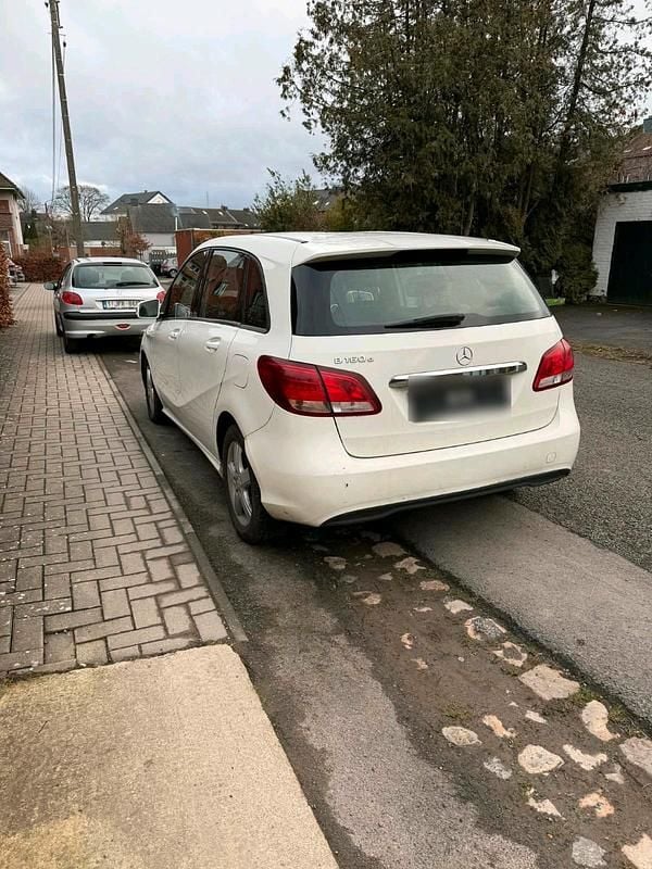 Gebraucht Mercedes B160 90 PS (66 kW) 2017 Weiß Van / Kleinbus