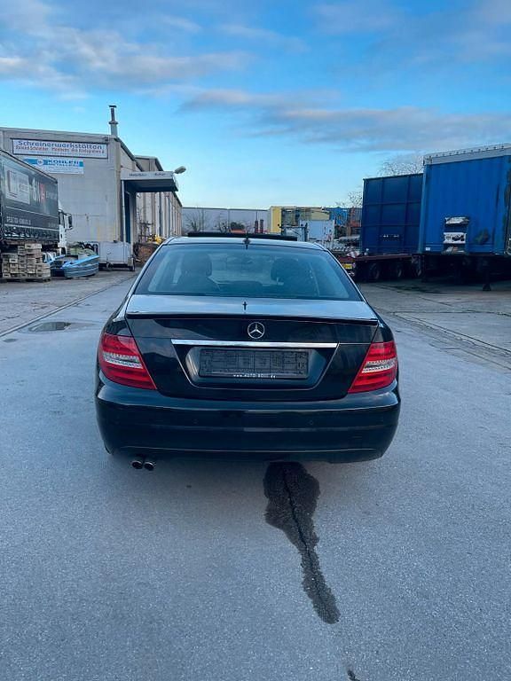 Gebraucht Mercedes C180 156 PS (114 kW) 2011 Schwarz Limousine
