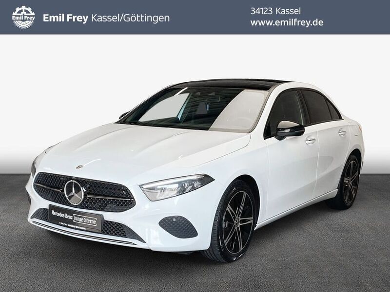 Weiß digitalweiß metallic metallic Gebraucht 2024 Mercedes A200 Progressive Limousine | 30.600 € (Fairer Preis) - Bild 1/4