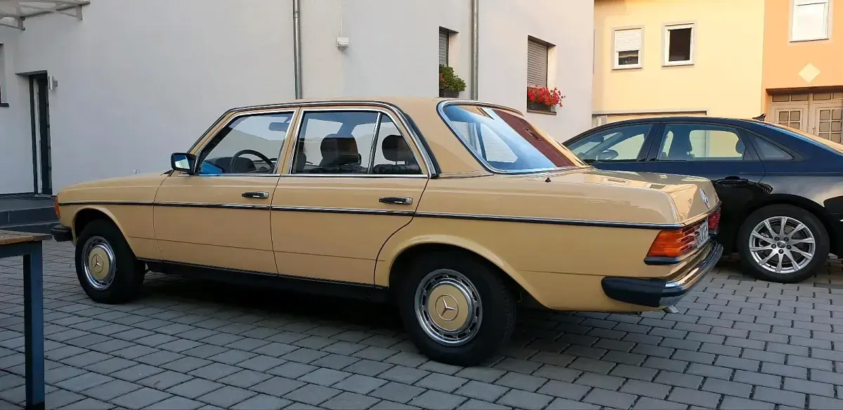 Gebraucht Mercedes 230 136 PS (100 kW) 1983 Gelb Limousine