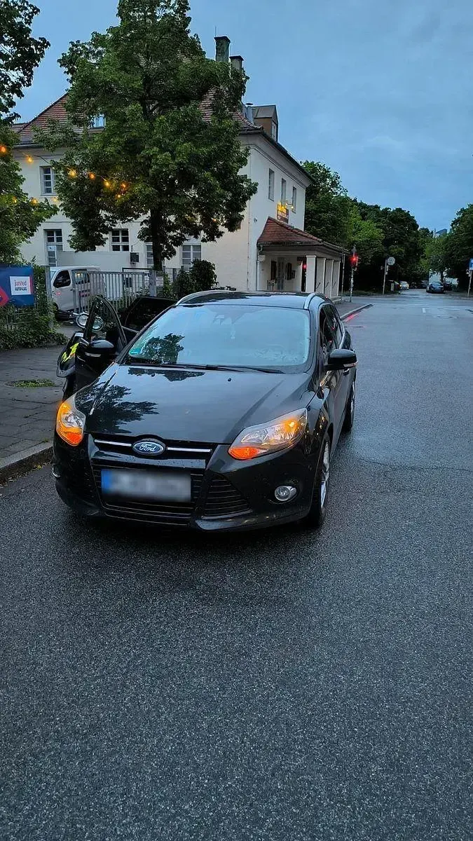 Gebraucht Ford Focus Titanium 140 PS (102 kW) 2014 Schwarz Kombi