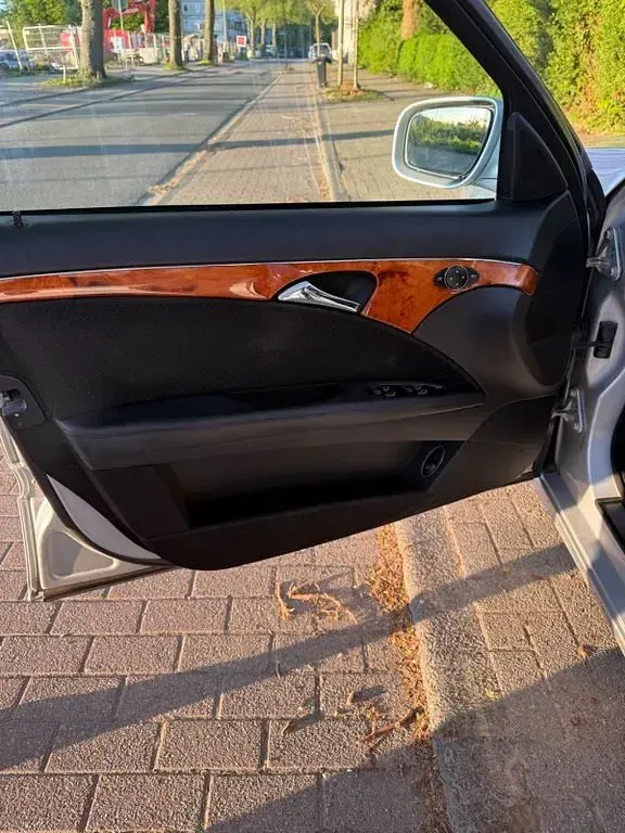 Gebraucht Mercedes E220 Elegance 170 PS (125 kW) 2007 Silber Limousine