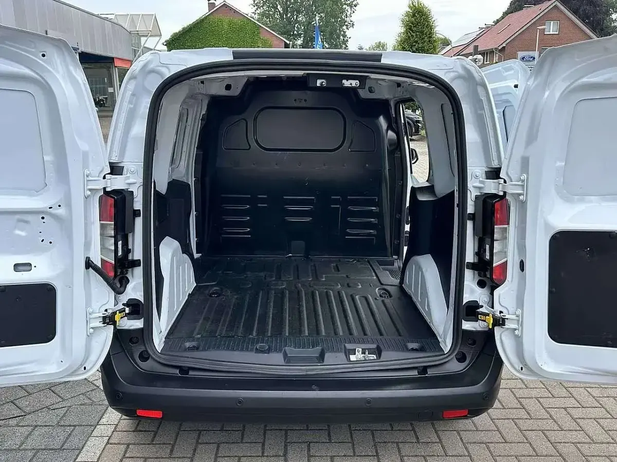 Gebraucht Ford Transit 101 PS (74 kW) 2024 Frostweiß Van / Kleinbus