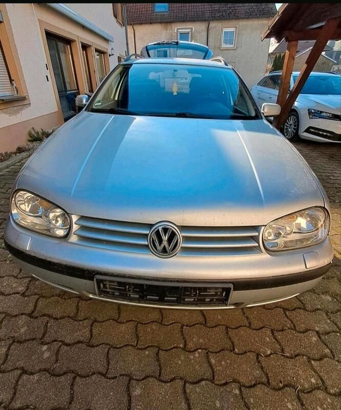 Silber Gebraucht 2002 VW Golf IV Kombi | 2.200 € (Etwas zu teuer) - Bild 1/4
