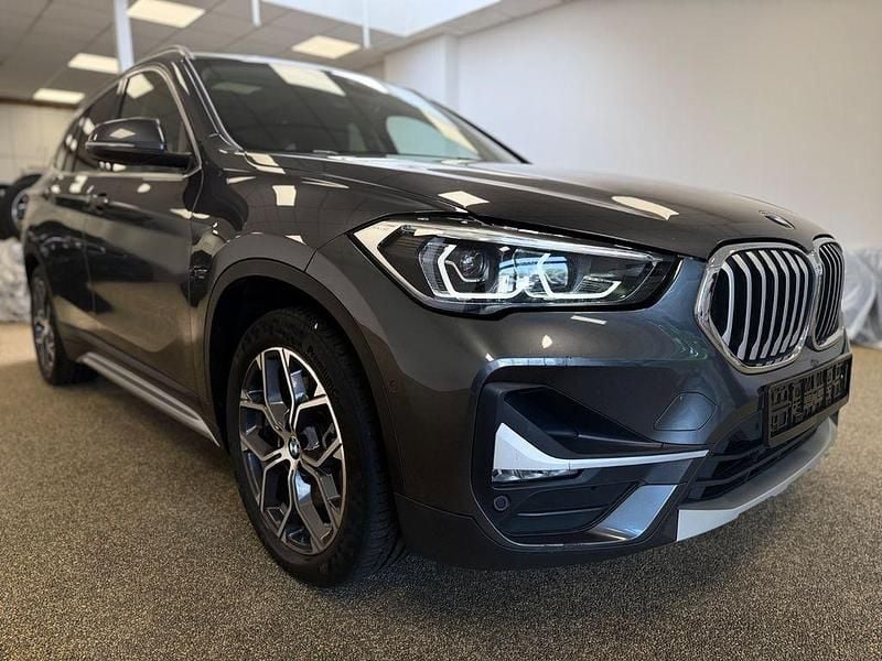 Grau Gebraucht 2021 BMW X1 Sport Line SUV | 20.590 € (Fairer Preis) - Bild 1/4