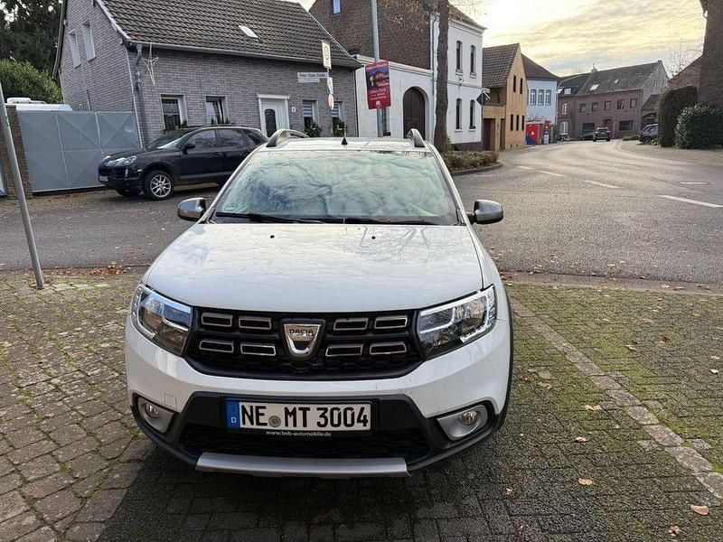 Weiß Gebraucht 2020 Dacia Sandero Deal Limousine | 8.500 € (Guter Preis) - Bild 1/4