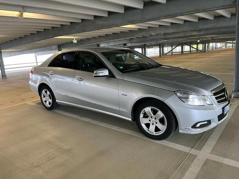 Silber Gebraucht 2009 Mercedes E220 Limousine | 8.700 € (Guter Preis) - Bild 1/4