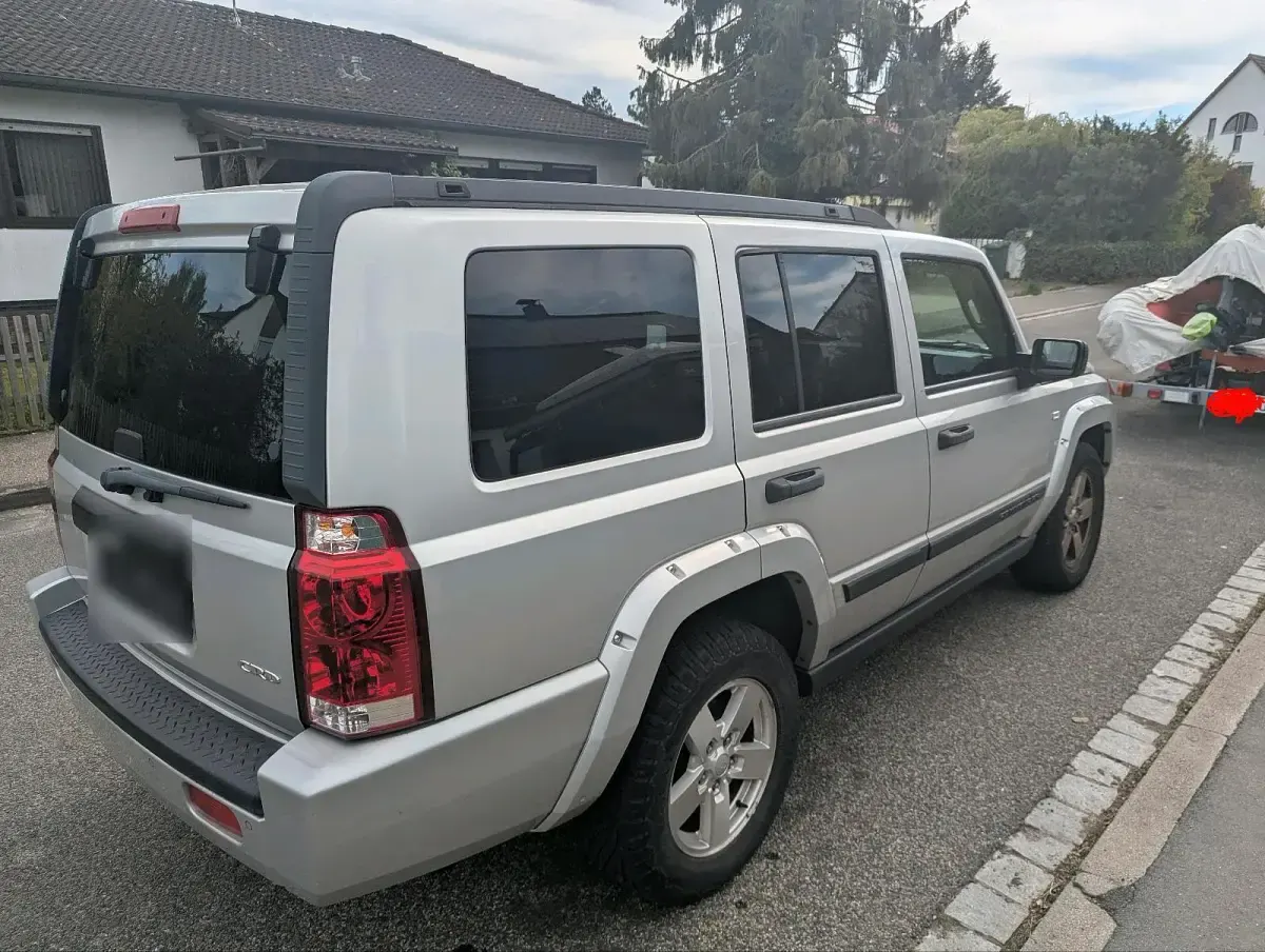 Second-hand Jeep Commander 208 CP (152 kW) 2007 Argintiu SUV