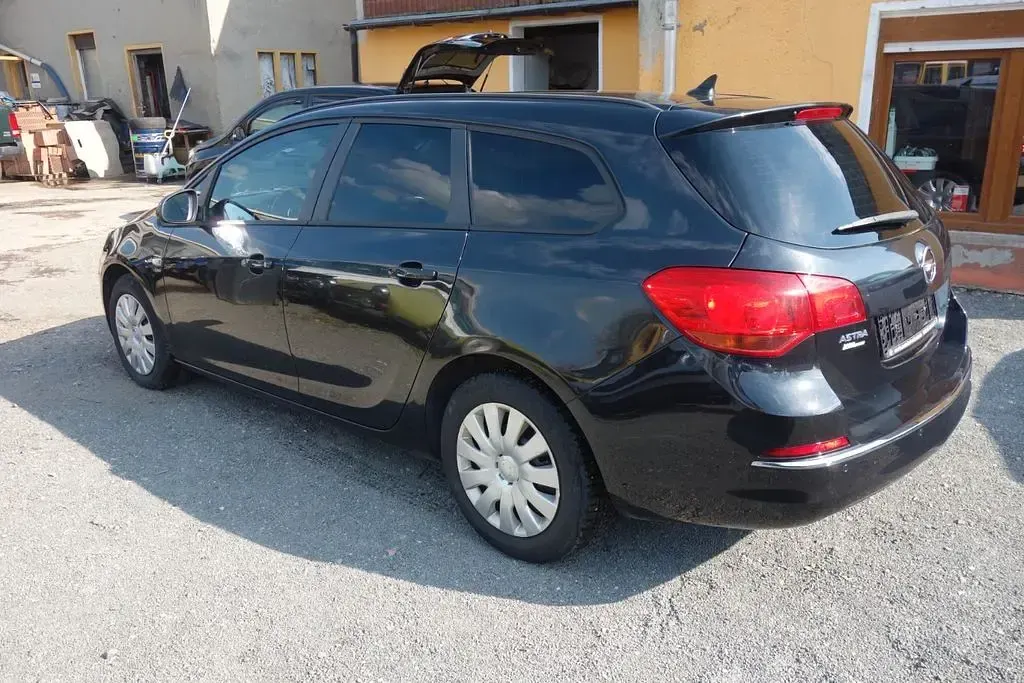 Second-hand Opel Astra Active 120 CP (88 kW) 2013 Negru Break