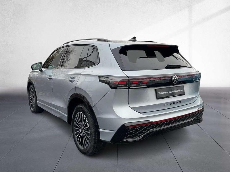 Neu VW Tiguan R-line 272 PS (200 kW) 2025 Oyster silver metallic SUV