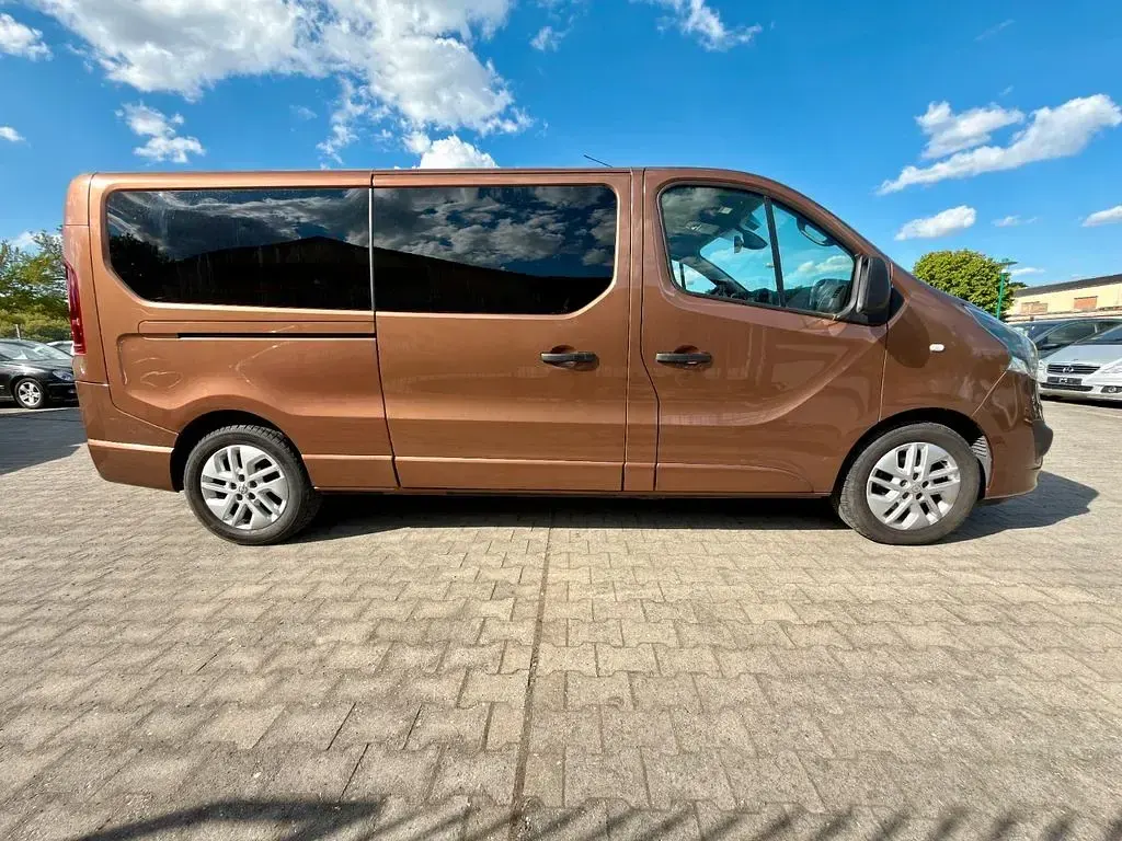 Gebraucht Opel Vivaro 125 PS (91 kW) 2016 Braun Van / Kleinbus