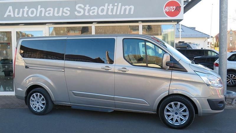 Gebraucht Ford Tourneo Titanium 170 PS (125 kW) 2017 Silber Van / Kleinbus