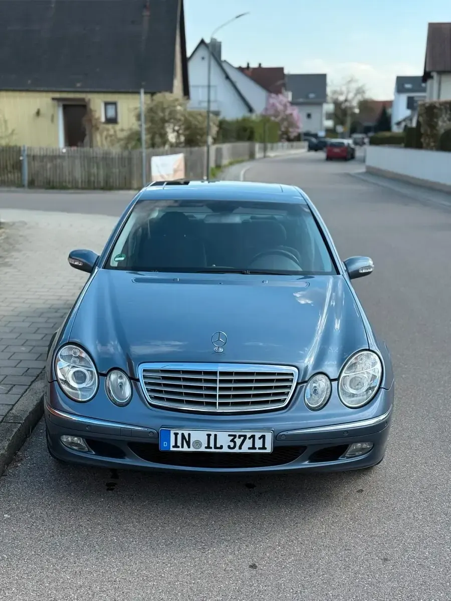 Gebraucht Mercedes E220 Elegance 150 PS (110 kW) 2002 Blau Limousine