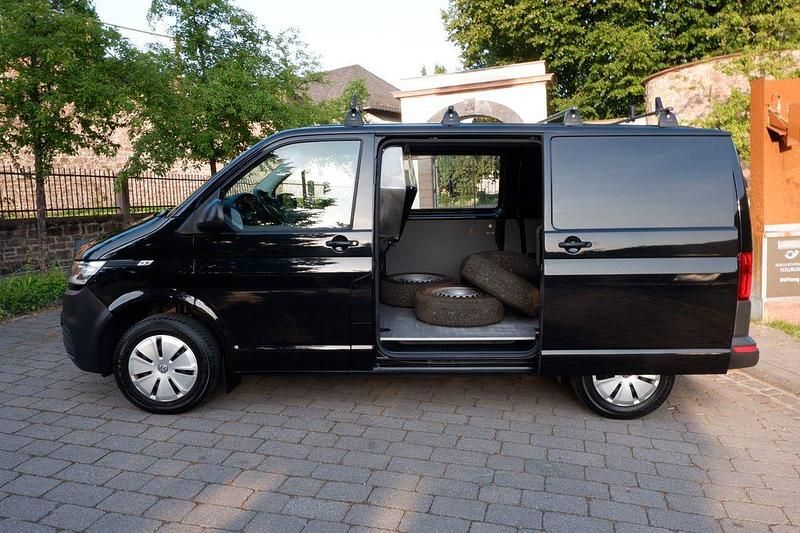 Gebraucht VW Transporter 110 PS (80 kW) 2021 Deep black perleffekt Van