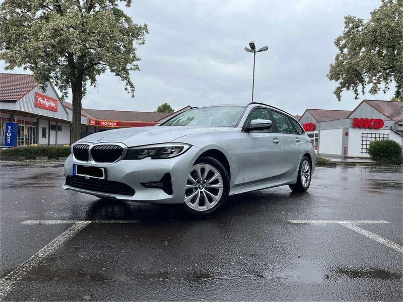 Silber Gebraucht 2020 BMW 320 Advantage Kombi | 19.400 € (Guter Preis) - Bild 1/4