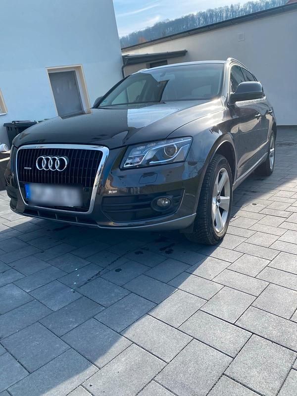Grau Gebraucht 2010 Audi Q5 SUV | 13.900 € (Teuer) - Bild 1/4