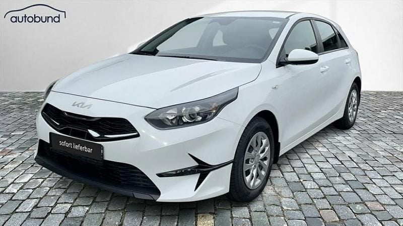 Neu Kia Ceed Best 140 PS (102 kW) 2025 Weiß Kleinwagen