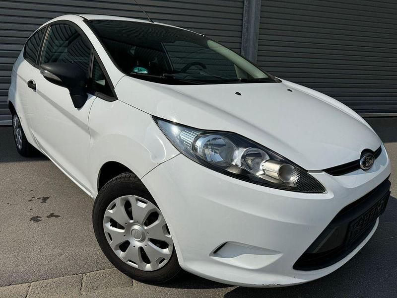 Gebraucht Ford Fiesta Ambiente 60 PS (44 kW) 2012 Weiß Kleinwagen
