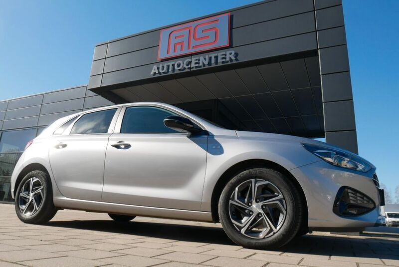 Silber Gebraucht 2021 Hyundai i30 Intro Edition Limousine | 16.990 € (Guter Preis) - Bild 1/4