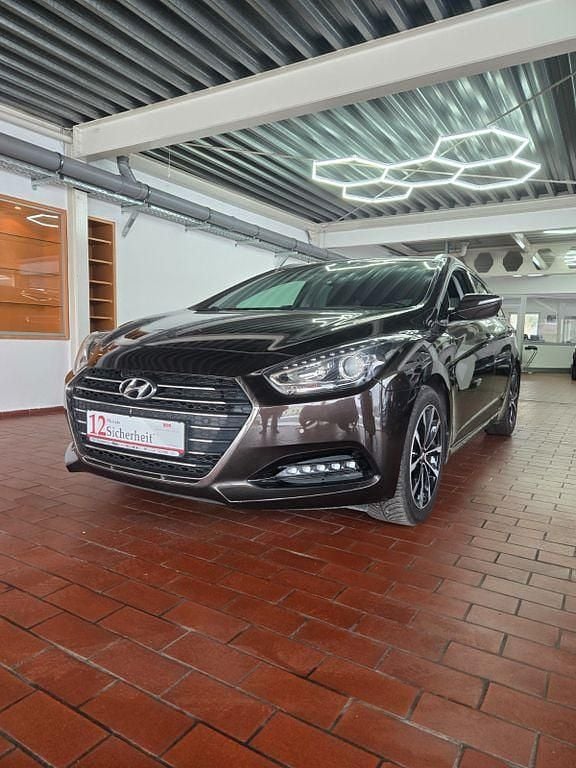 Gebraucht Hyundai i40 Style 165 PS (121 kW) 2016 Braun Kombi